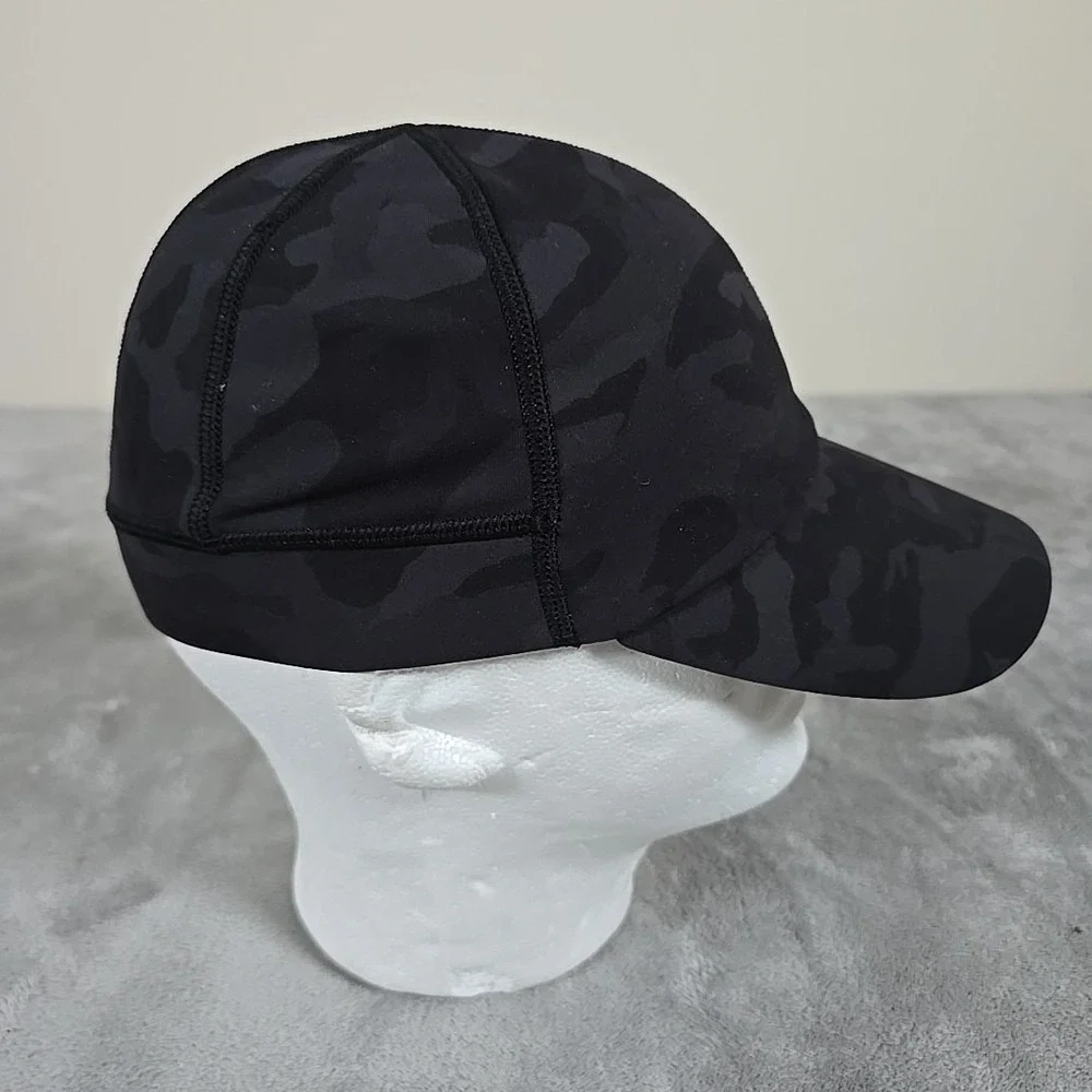 Lululemon Hat Women Small Camo Deep Coal Fast Free Run Athleisure Running Sports